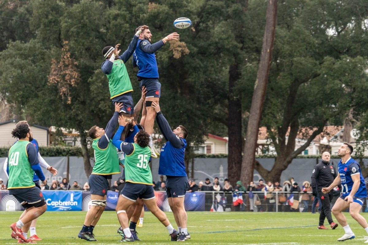 Des joueurs de rugby à sept l'équipe de France en train de s'entraîner à Capbreton