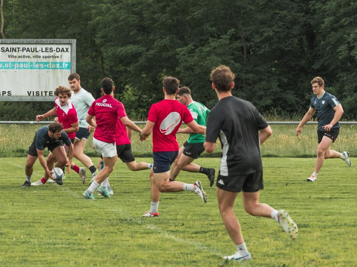 L'équipe de sevens Landes en train de jouer au rugby à Dax