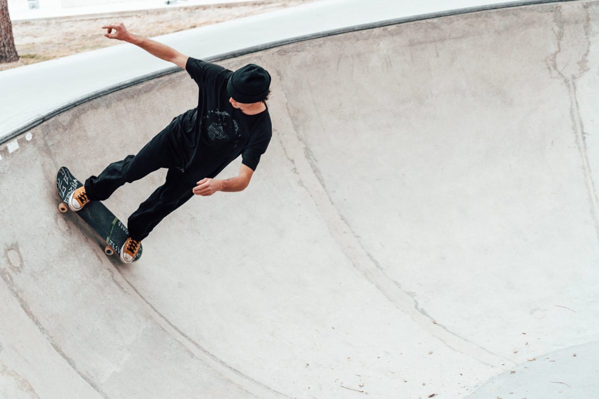 Skateur en train de skater à Capbreton