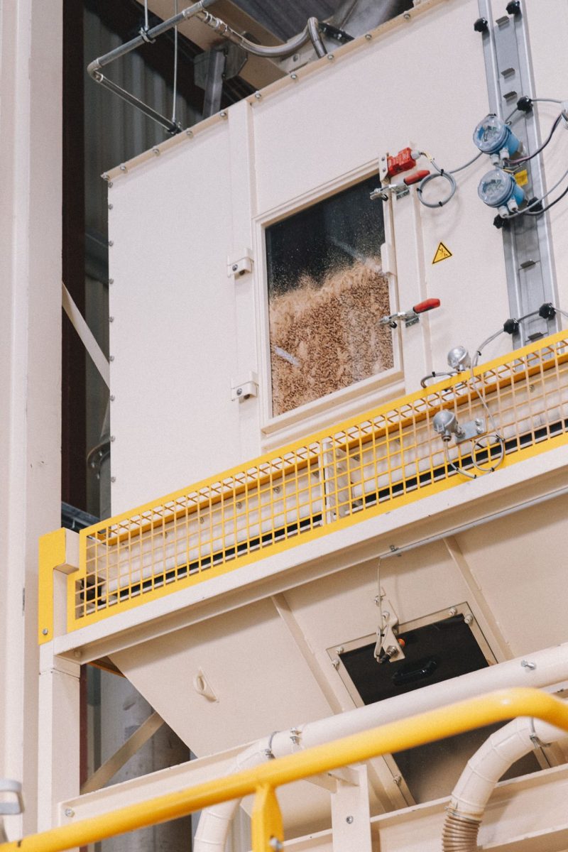 Étape du processus industriel de fabrication de granulés de bois dans la Scierie Lesbats