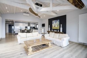 Villa avec piscine et vue sur le lac