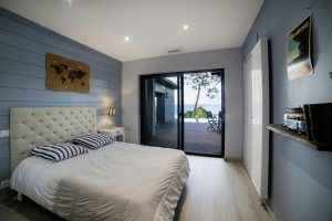 Villa avec piscine et vue sur le lac