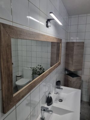 Chalet scandinave très lumineux, à 3 mn du lac et 10 mn de l’océan. Chalet THIRTEEN.