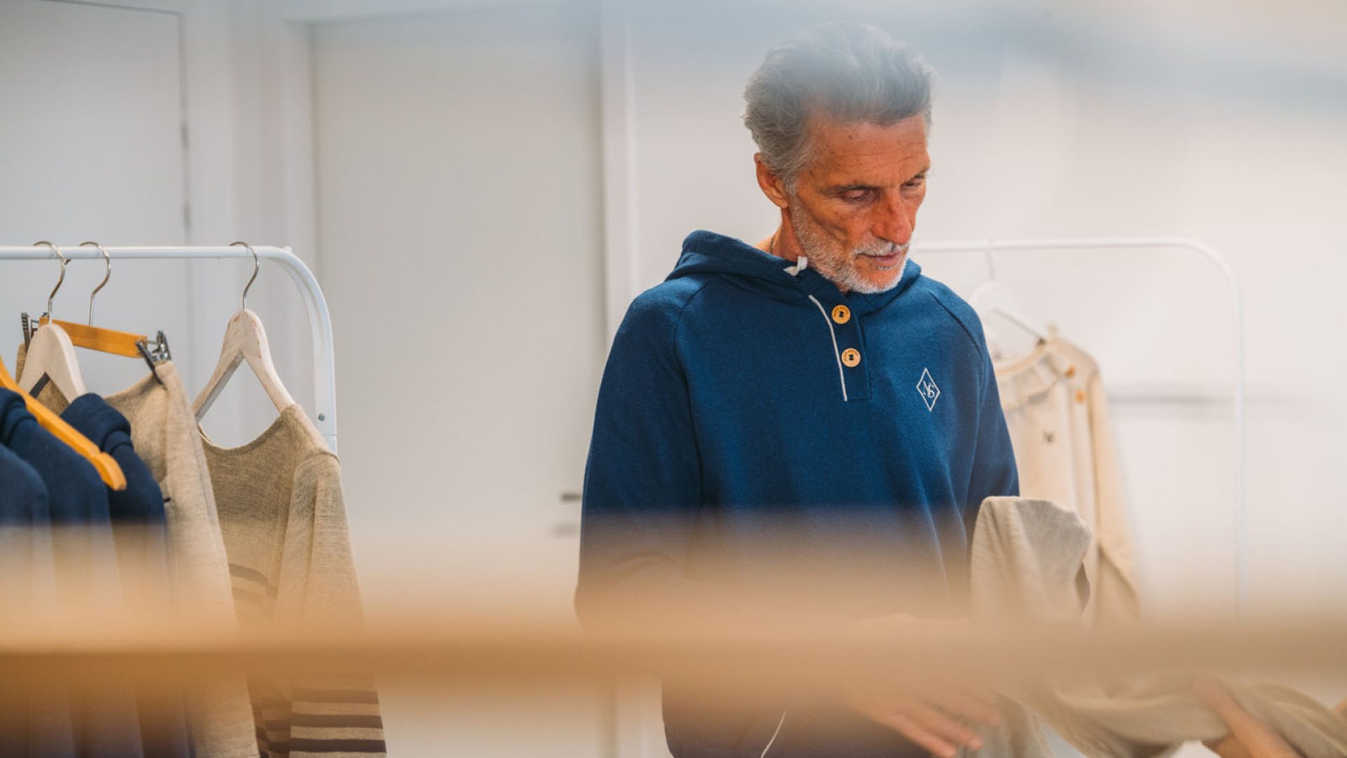 Vincent Lartizien dans les ateliers des Chanvres de l'Atlantique