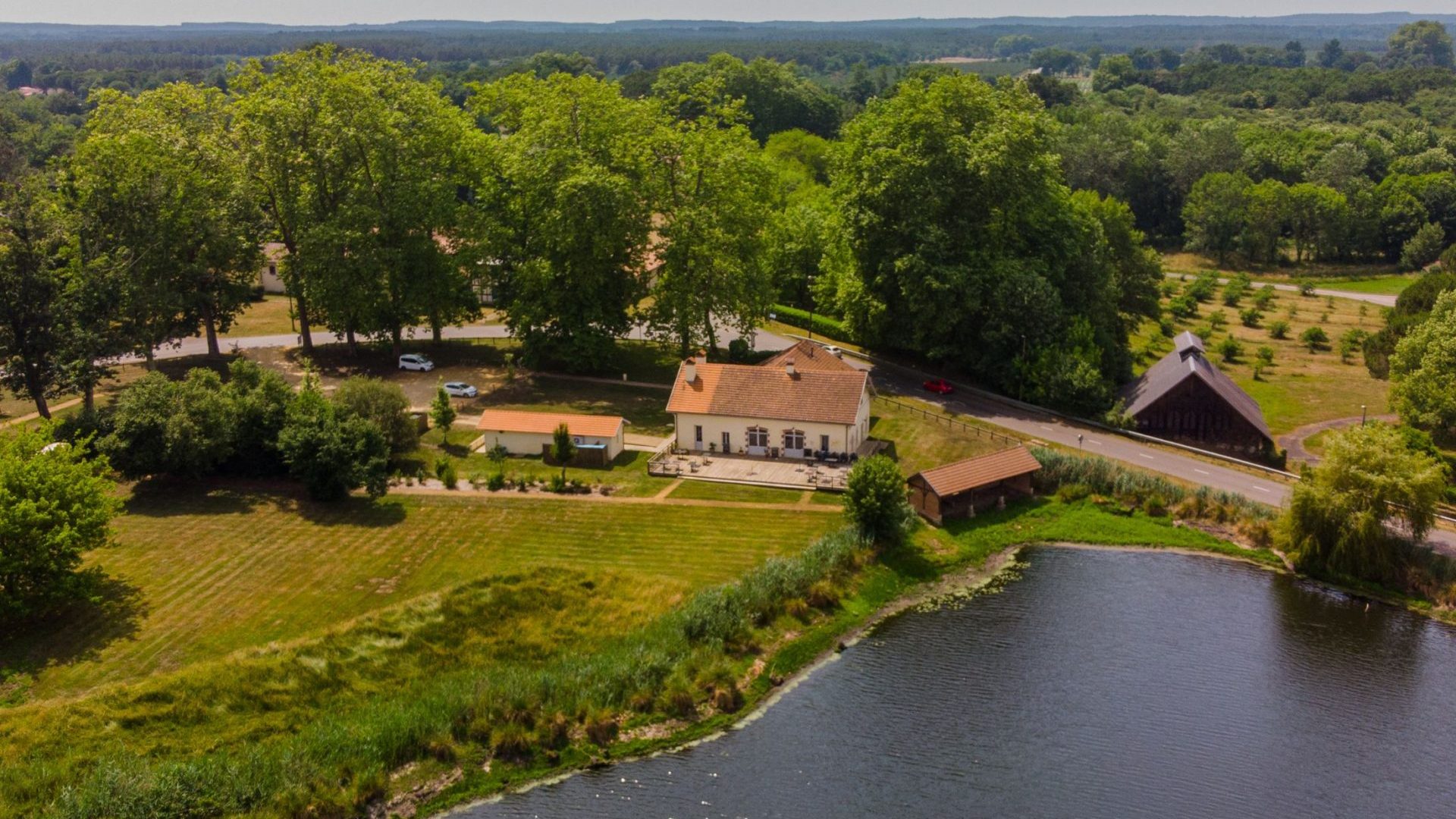 Lac et domaine d'Uza