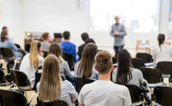 Aides pour les jeunes dans les Landes : tous les dispositifs disponibles