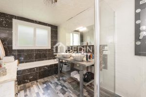 51557210  – Maison – 8 pièces à MUGRON