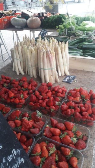 Marché traditionnel saisonnier