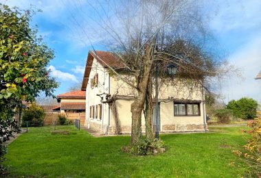 52344448  – Maison – 7 pièces à UZA