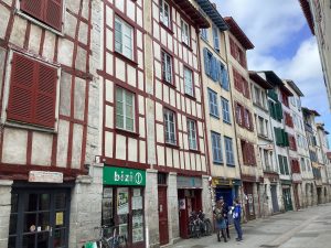 52626410  – Appartement – 3 pièces à BAYONNE