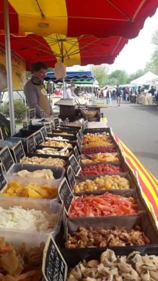 Marché traditionnel saisonnier