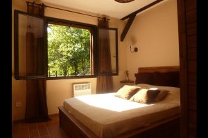 Gîte en forêt landaise avec jacuzzi d&rsquo;intérieur