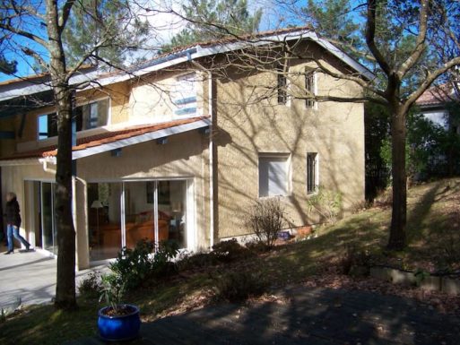 Maison à 200 m du lac et 3 km de l&rsquo;océan dans un cadre de verdure