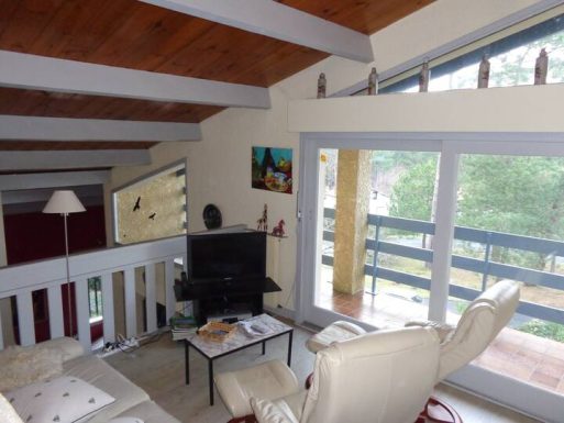 Maison à 200 m du lac et 3 km de l&rsquo;océan dans un cadre de verdure