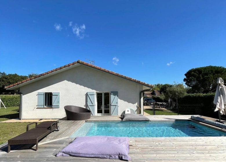 52251326  – Maison – 8 pièces à MEES