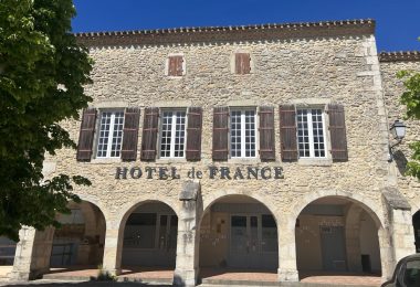 51387750  – Maison – 15 pièces à ST JUSTIN