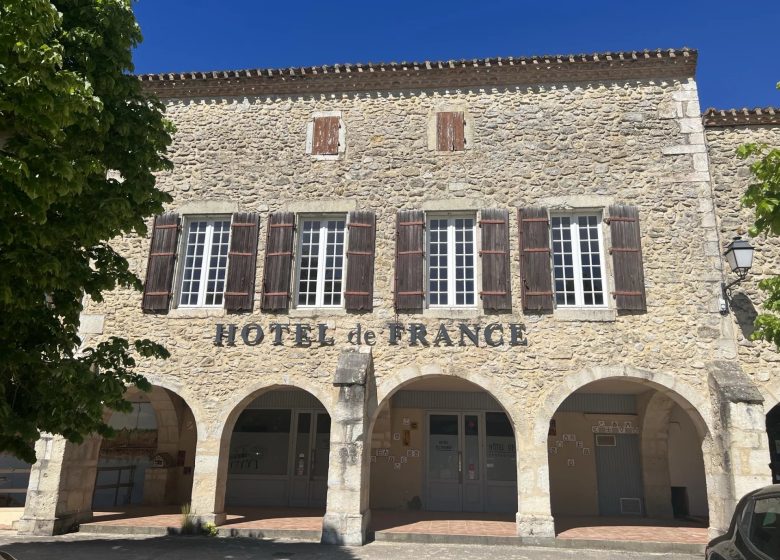 51387750  – Maison – 15 pièces à ST JUSTIN