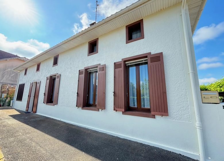 52008148  – Maison – 7 pièces à BROCAS