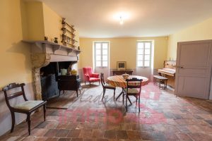 52119516  – Maison – 11 pièces à VERT