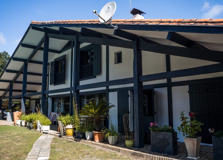 52072526  – Maison – 8 pièces à ST YAGUEN