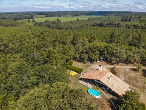 52072526  – Maison – 8 pièces à ST YAGUEN