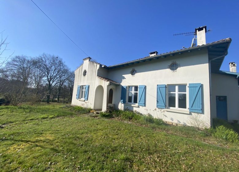 52439326  – Maison – 9 pièces à POUILLON