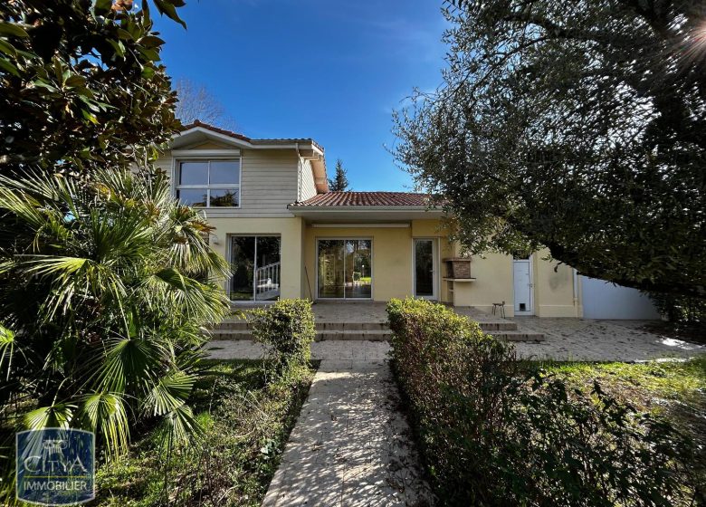 52842184  – Maison – 7 pièces à MONT DE MARSAN