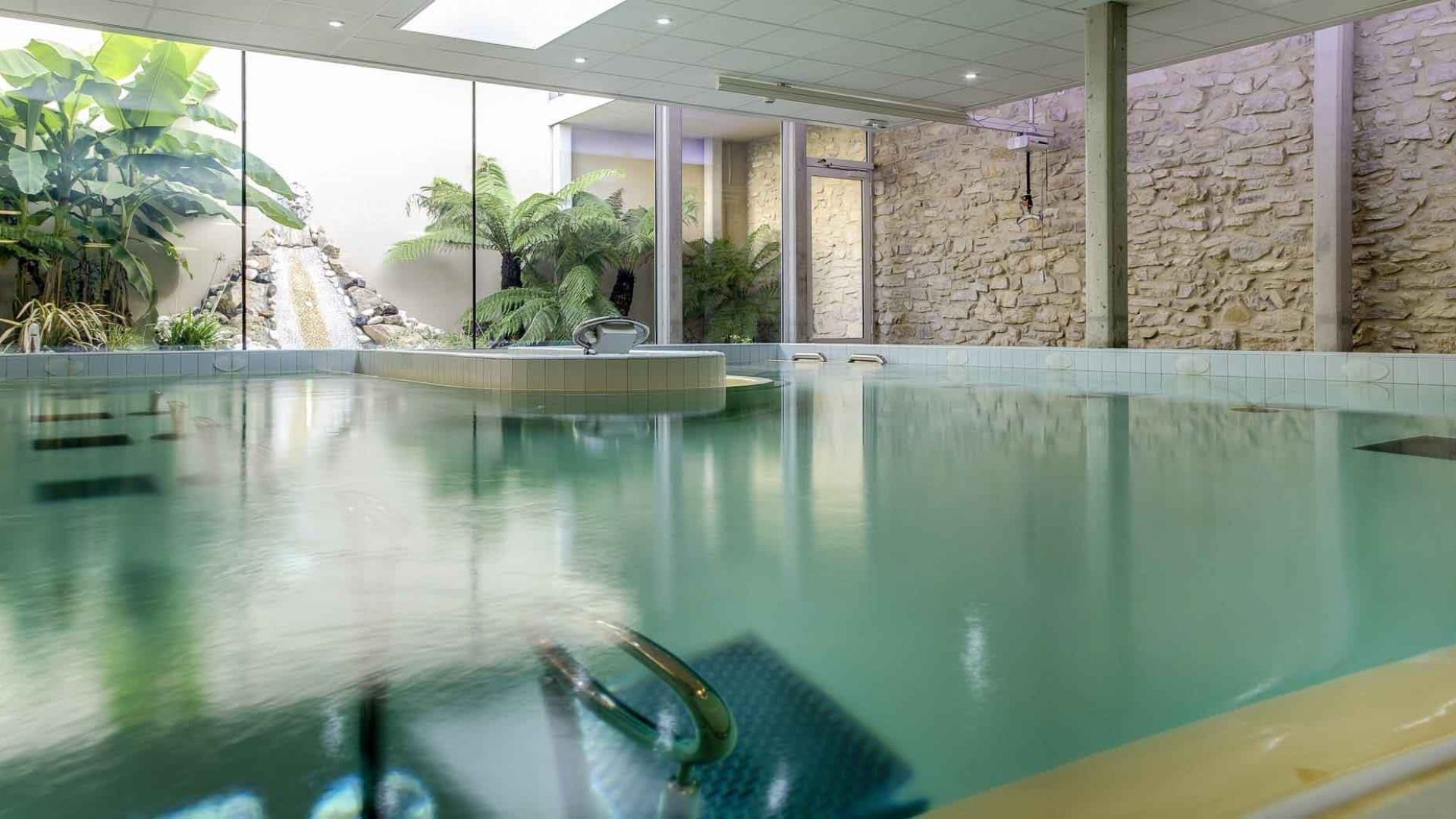 Piscine des thermes Bérot à Dax