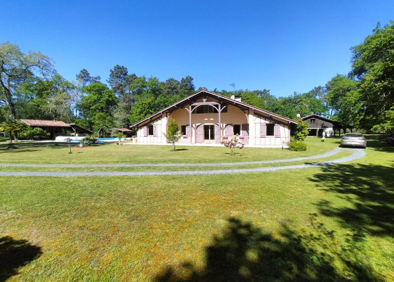 52462104  – Maison – 7 pièces à ROQUEFORT