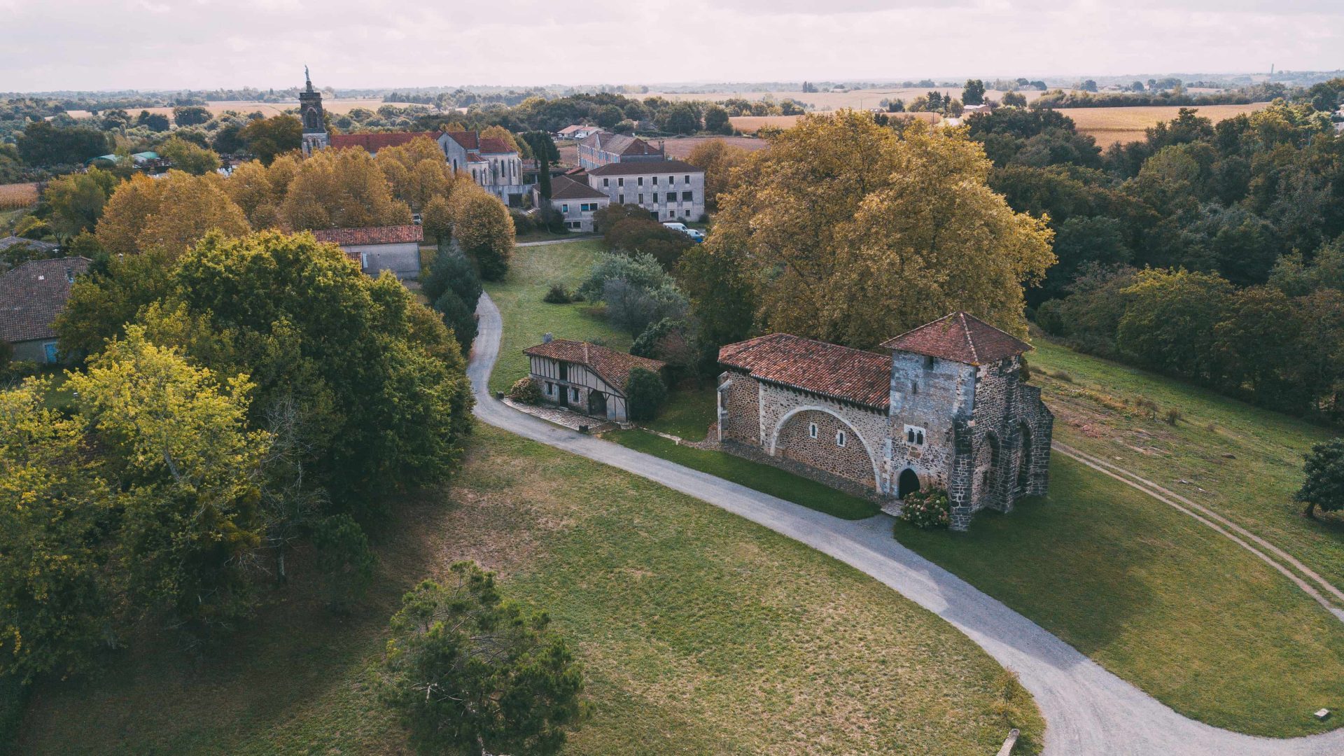 Abbaye de Maylis en Terre de Chalosse dans les Landes