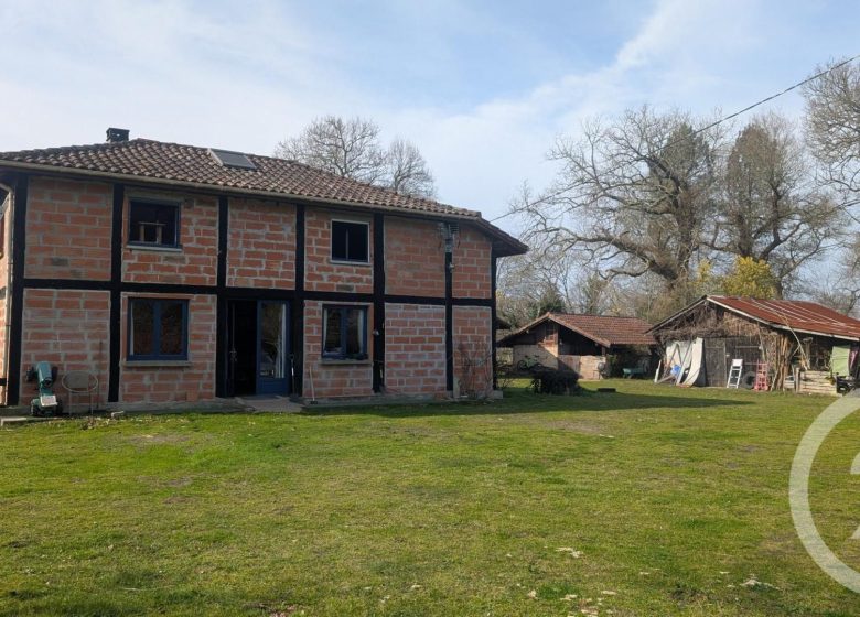 52947312  – Maison – 6 pièces à YGOS ST SATURNIN