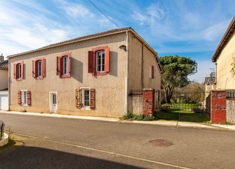 52908489  – Maison – 8 pièces à EUGENIE LES BAINS