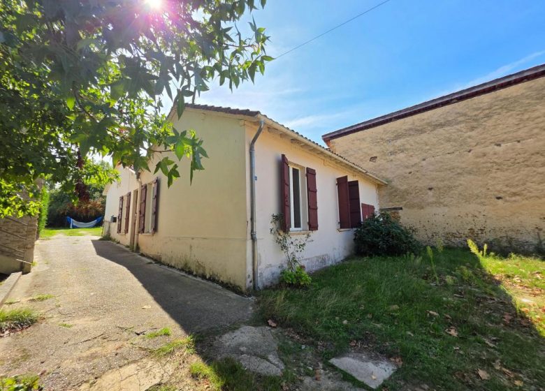 52012196  – Appartement – 8 pièces à VILLENEUVE DE MARSAN