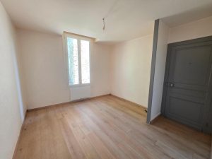 52012196  – Appartement – 8 pièces à VILLENEUVE DE MARSAN