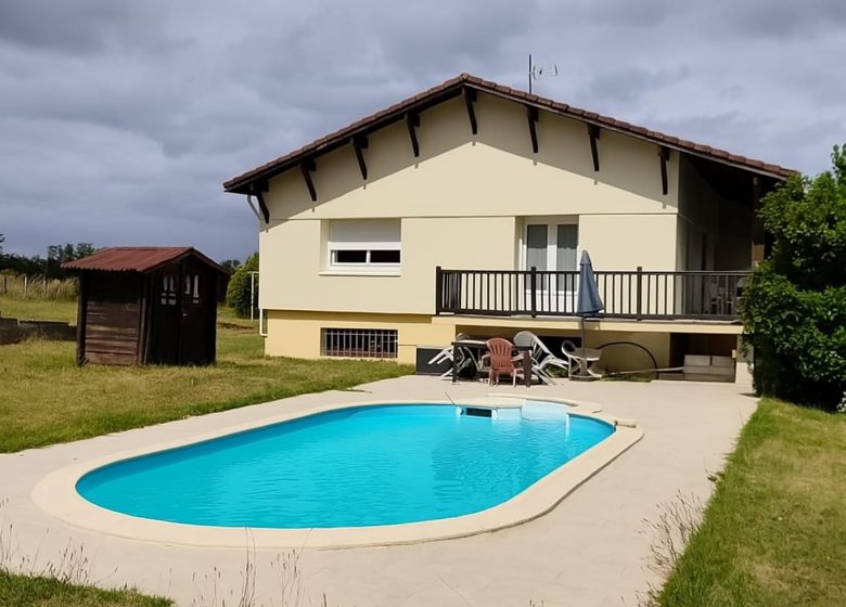 52203780  – Maison – 11 pièces à MONT DE MARSAN