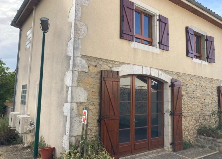 52874101  – Appartement – 4 pièces à POMAREZ