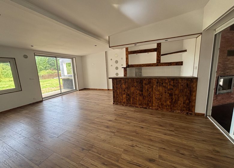 52596082  – Maison – 4 pièces à YGOS ST SATURNIN