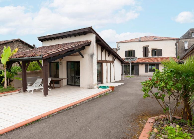 52166779  – Maison – 9 pièces à AIRE SUR L ADOUR