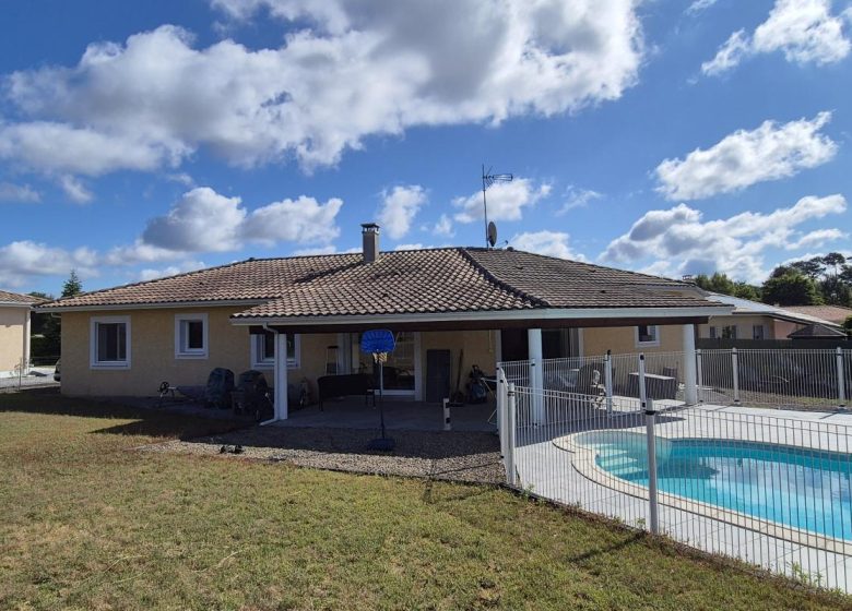 52541348  – Maison – 5 pièces à YGOS ST SATURNIN