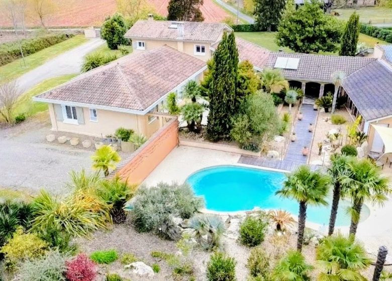 52967932  – Maison – 10 pièces à ST SEVER