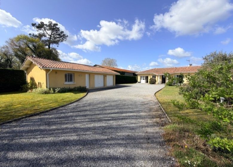 52969380  – Maison – 8 pièces à ST YAGUEN