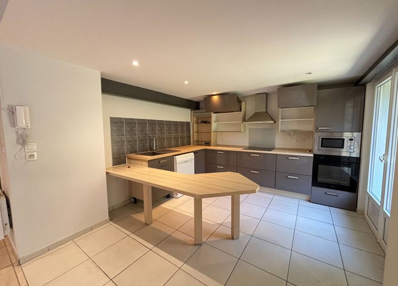 52715299  – Appartement – 5 pièces à MONT DE MARSAN