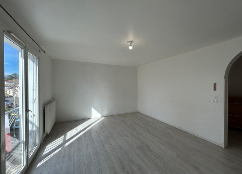 52972093  – Appartement – 3 pièces à AIRE SUR L ADOUR