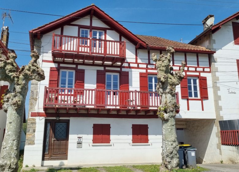 52983384  – Appartement – 8 pièces à CAMBO LES BAINS