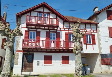 52983384  – Appartement – 8 pièces à CAMBO LES BAINS