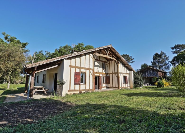 52509990  – Maison – 10 pièces à ARENGOSSE