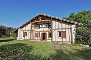 52509990  – Maison – 10 pièces à ARENGOSSE