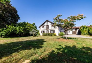 53028072  – Maison – 7 pièces à AIRE SUR L ADOUR