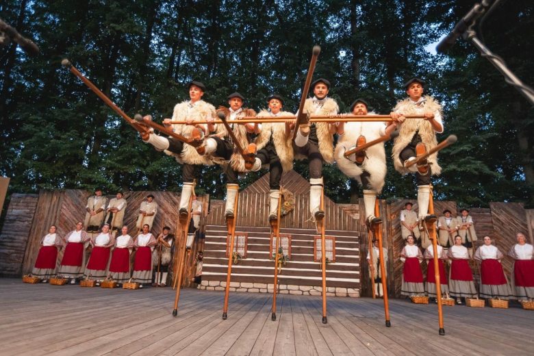 Spectacle folklore – Lous Crabots