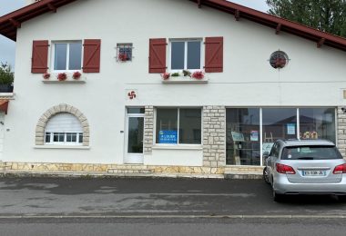 52736500  – Local commercial à ST LON LES MINES